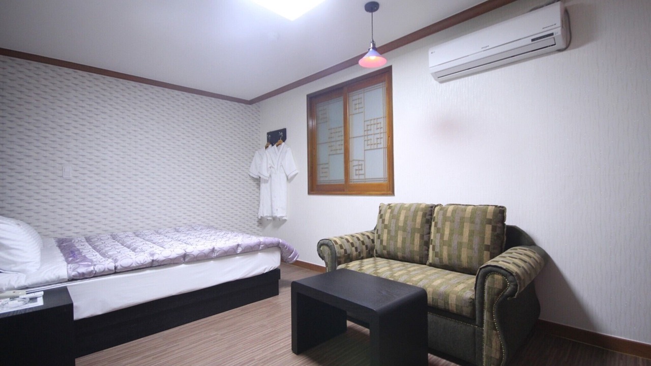 Photo of Bedroom in Yeongdo