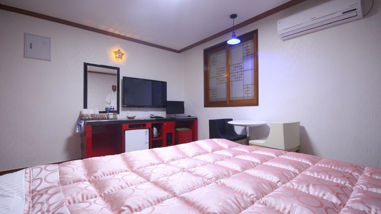 Photo of Bedroom in Yeongdo