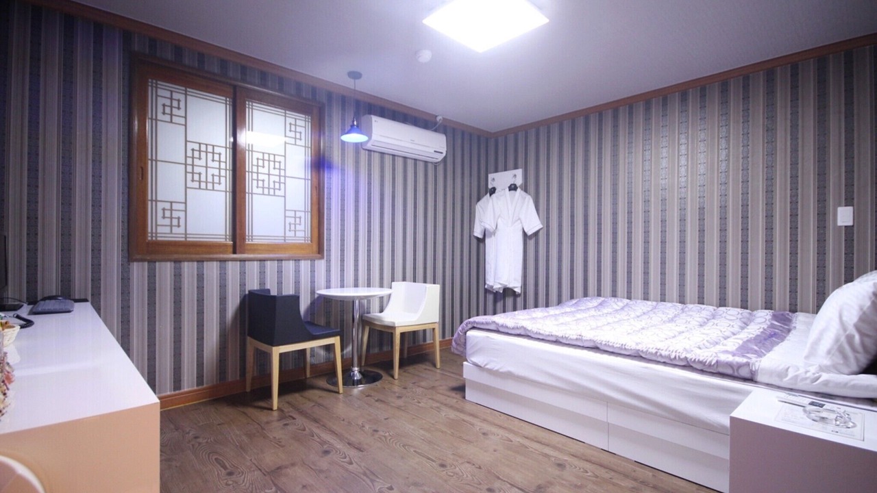 Photo of Bedroom in Yeongdo