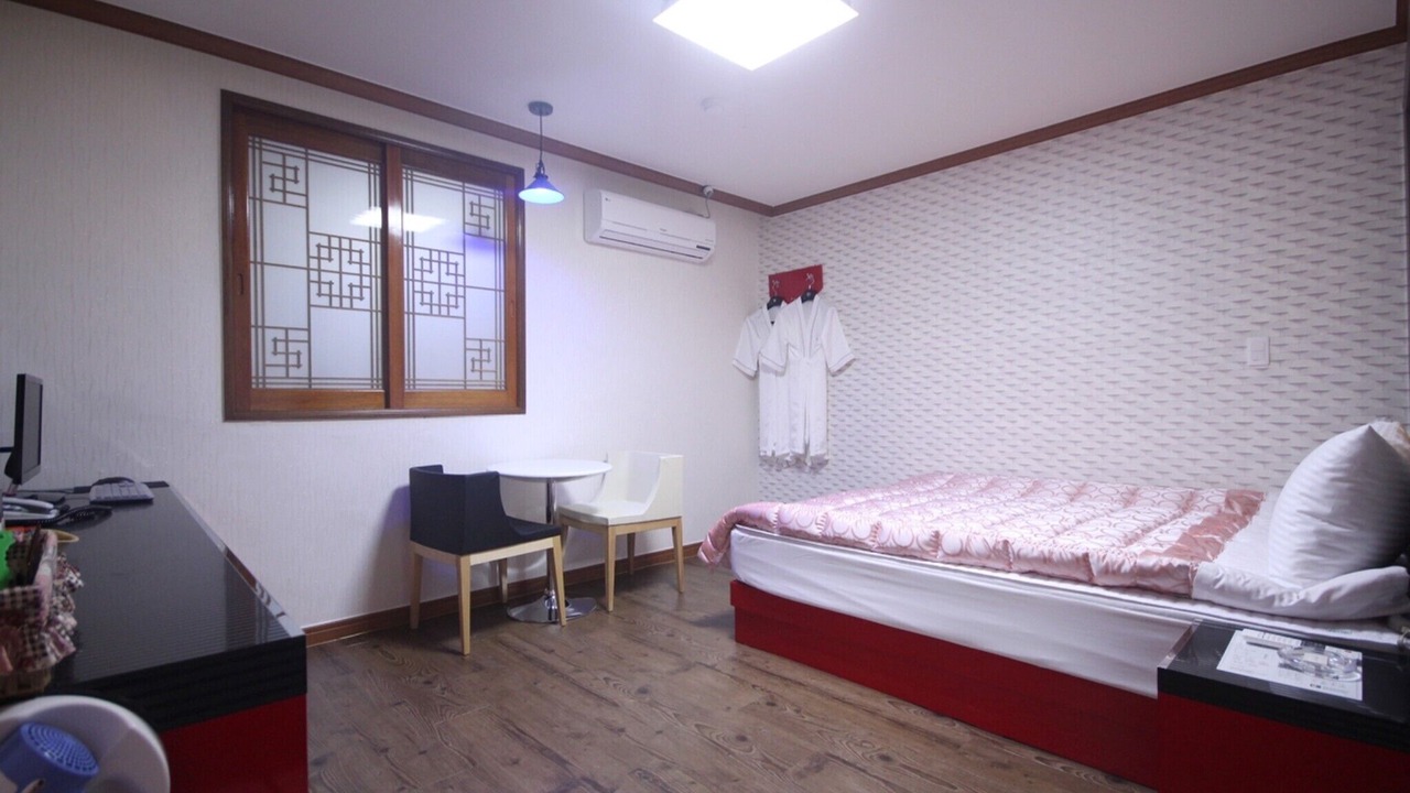 Photo of Bedroom in Yeongdo