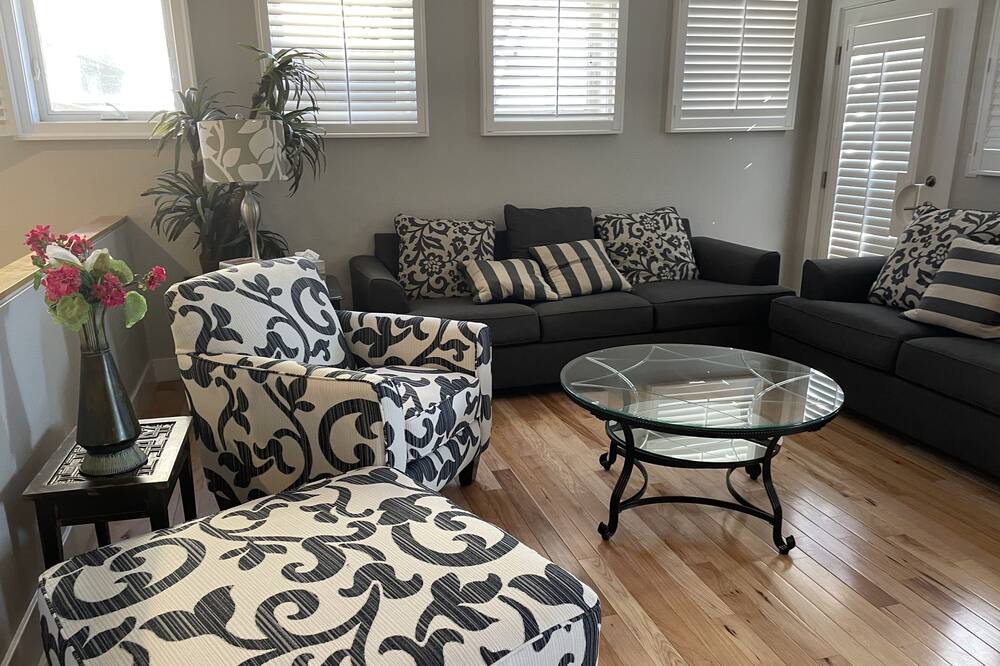 Photo of Livingroom in Old North Boulder
