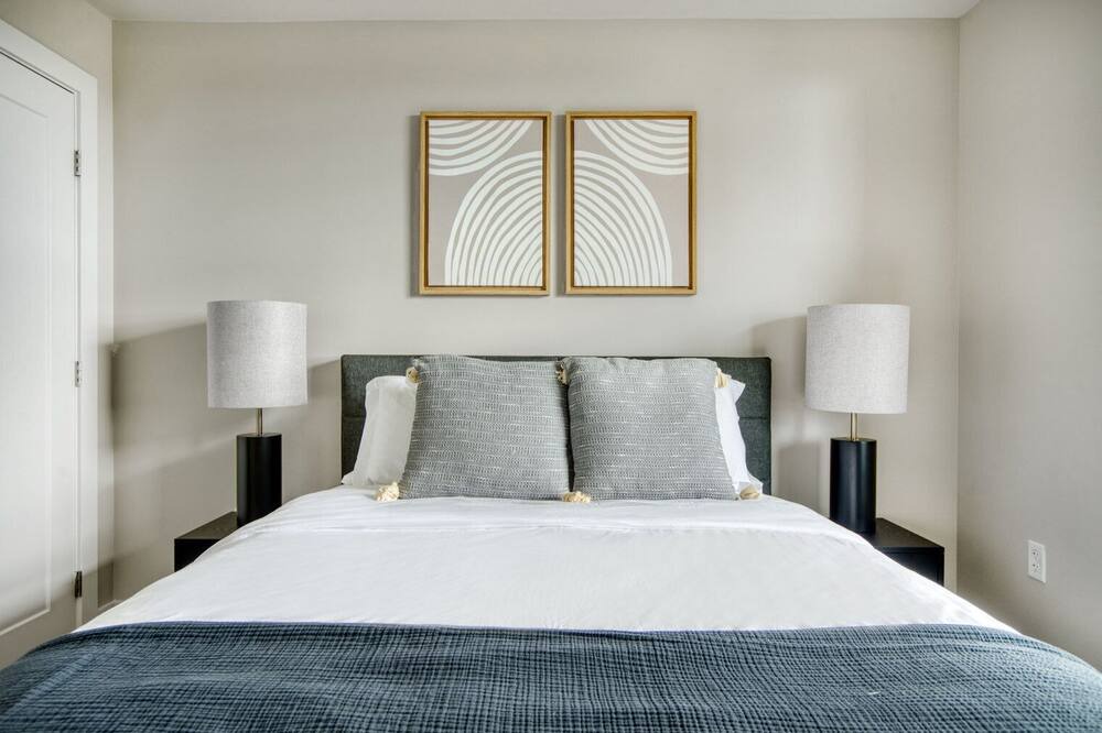 Photo of Bedroom in Hale