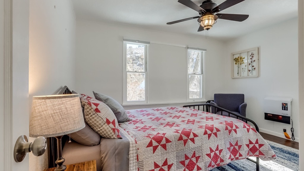 Photo of Bedroom in Lyons