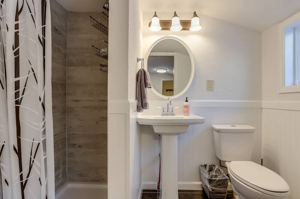 Photo of Bathroom in Lyons