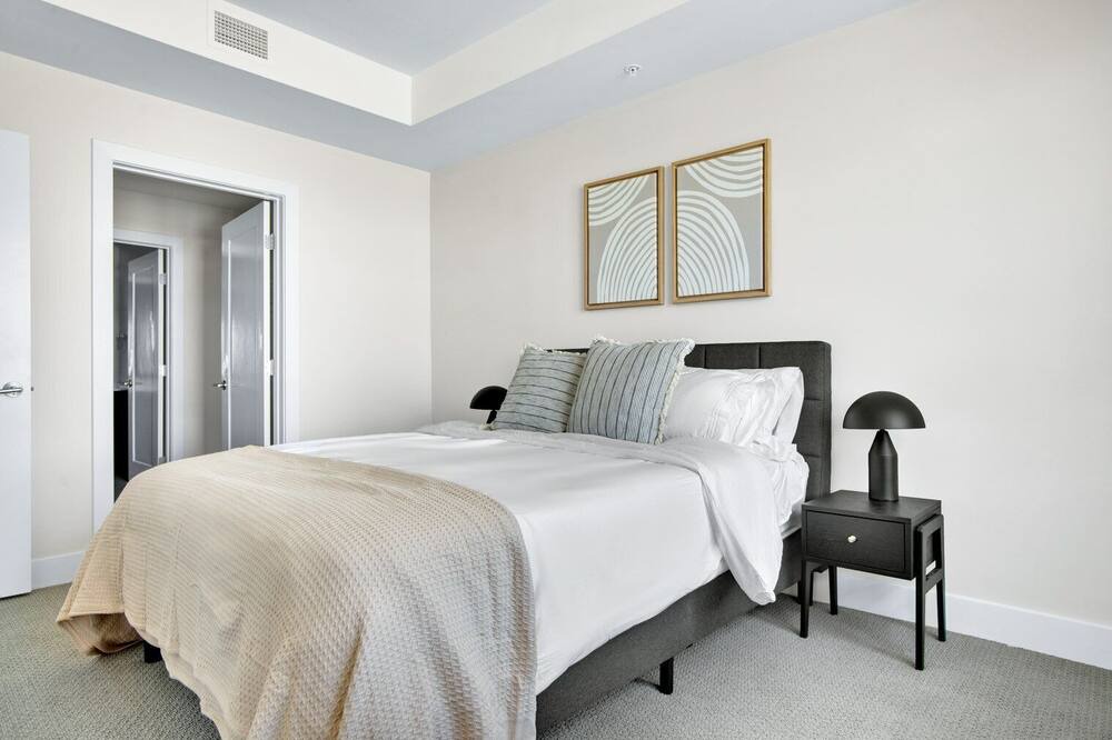 Photo of Bedroom in Hale