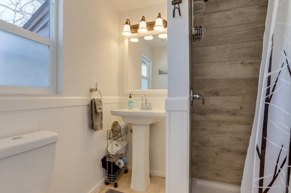 Photo of Bathroom in Lyons