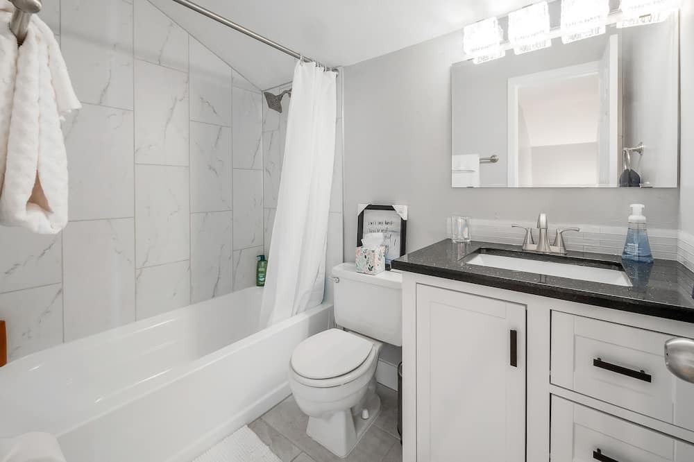 Photo of Bathroom in Walnut Grove