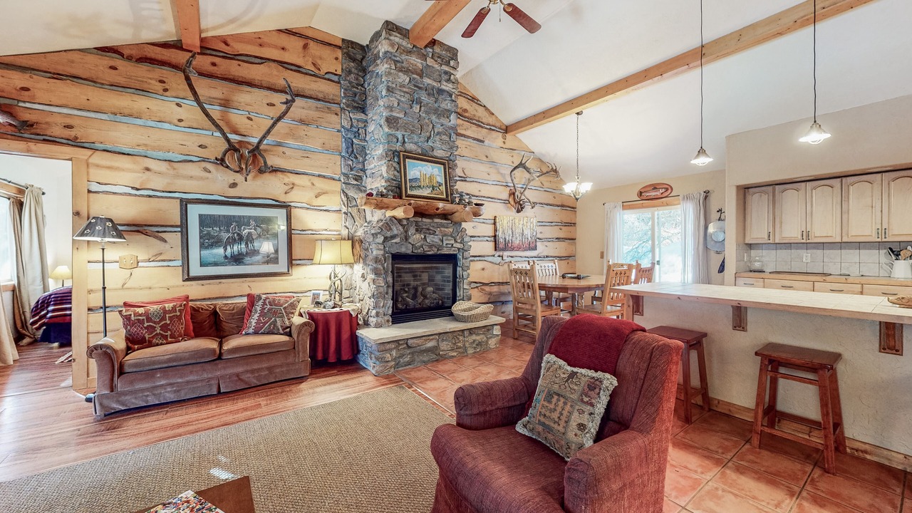 Photo of Livingroom in San Juan River Village