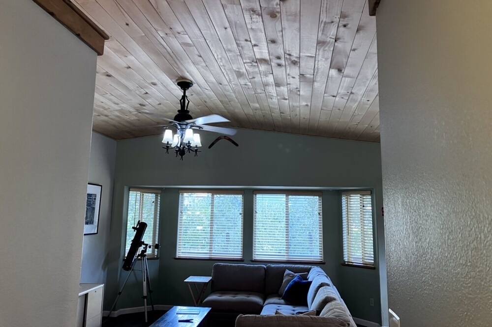 Photo of Livingroom in Forest Lakes
