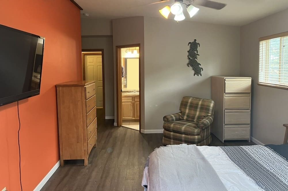 Photo of Bedroom in Forest Lakes