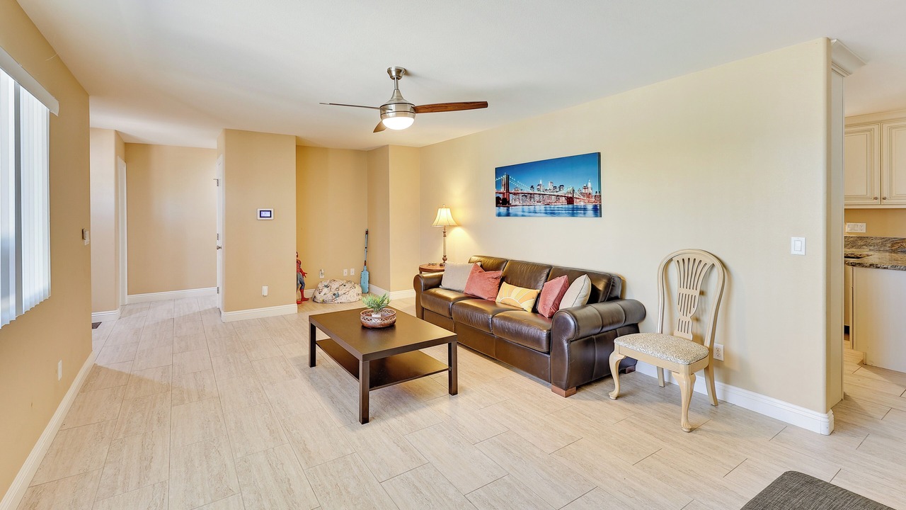 Photo of Livingroom in Lakeland Village