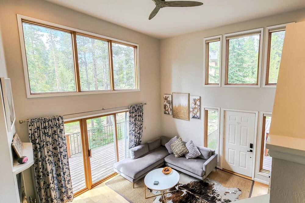 Photo of Livingroom in Blue River
