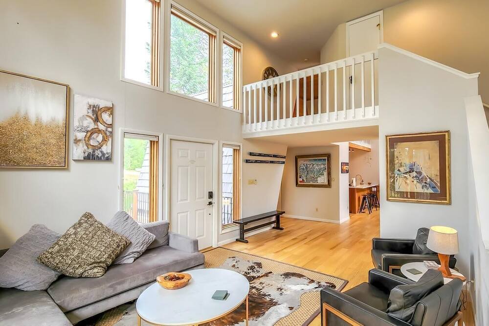Photo of Livingroom in Blue River