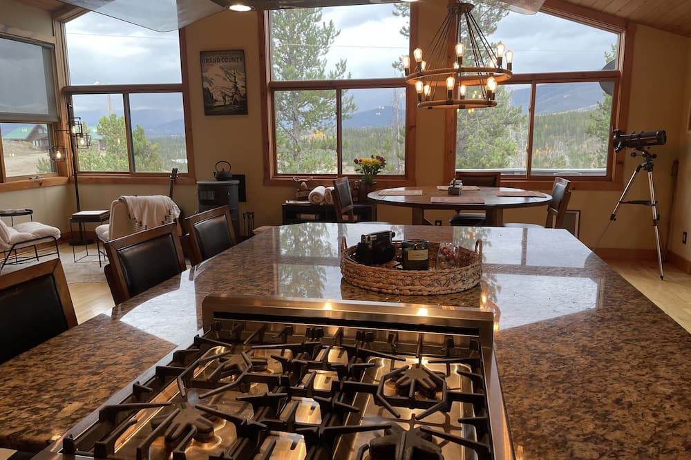 Photo of Kitchen in Grand View Highlands