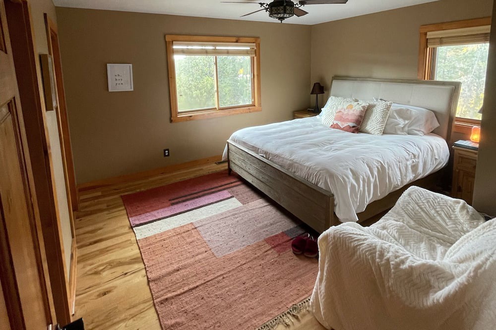 Photo of Bedroom in Grand View Highlands