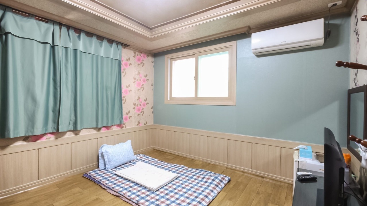 Photo of Bedroom in Ulleung-gun