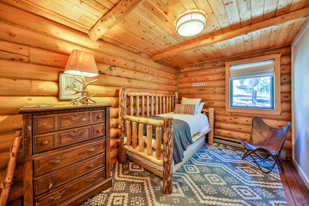 Photo of Bedroom in Sunset Ridge