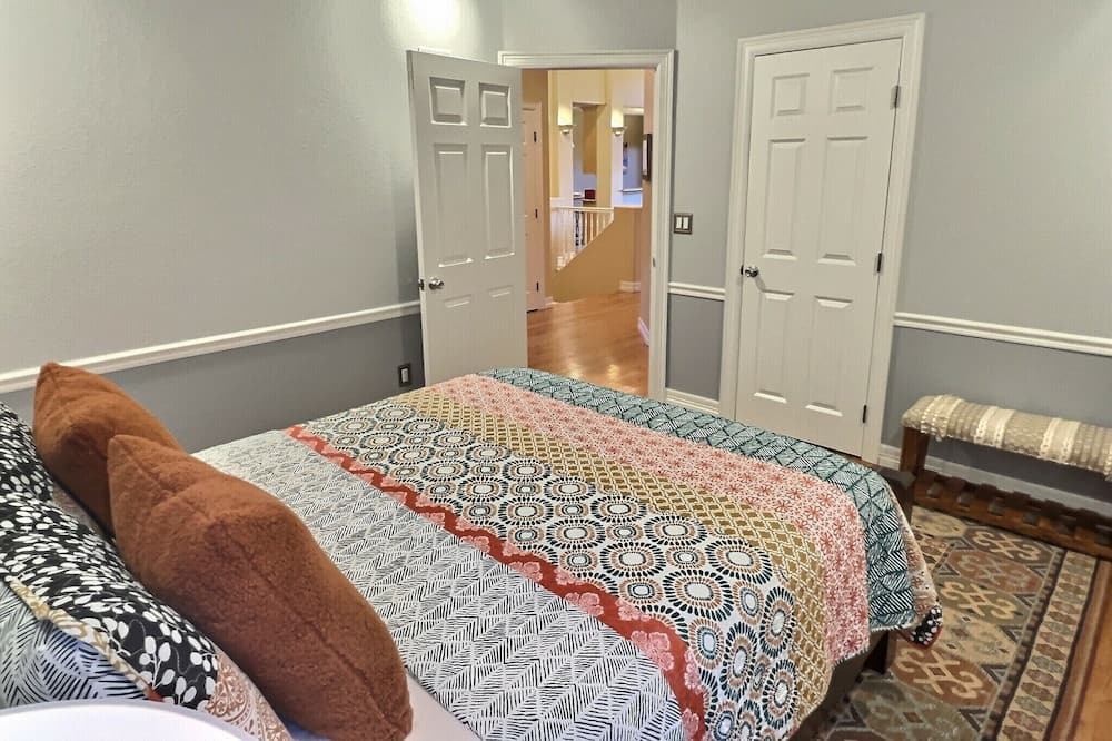 Photo of Bedroom in Evergreen Meadows