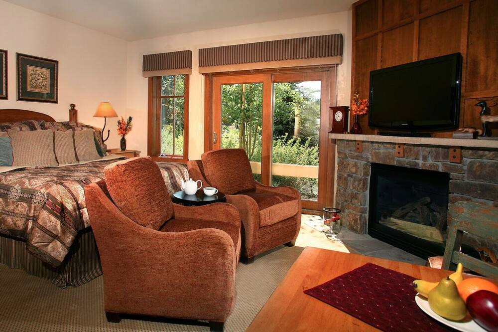 Photo of Bedroom in Peak 9