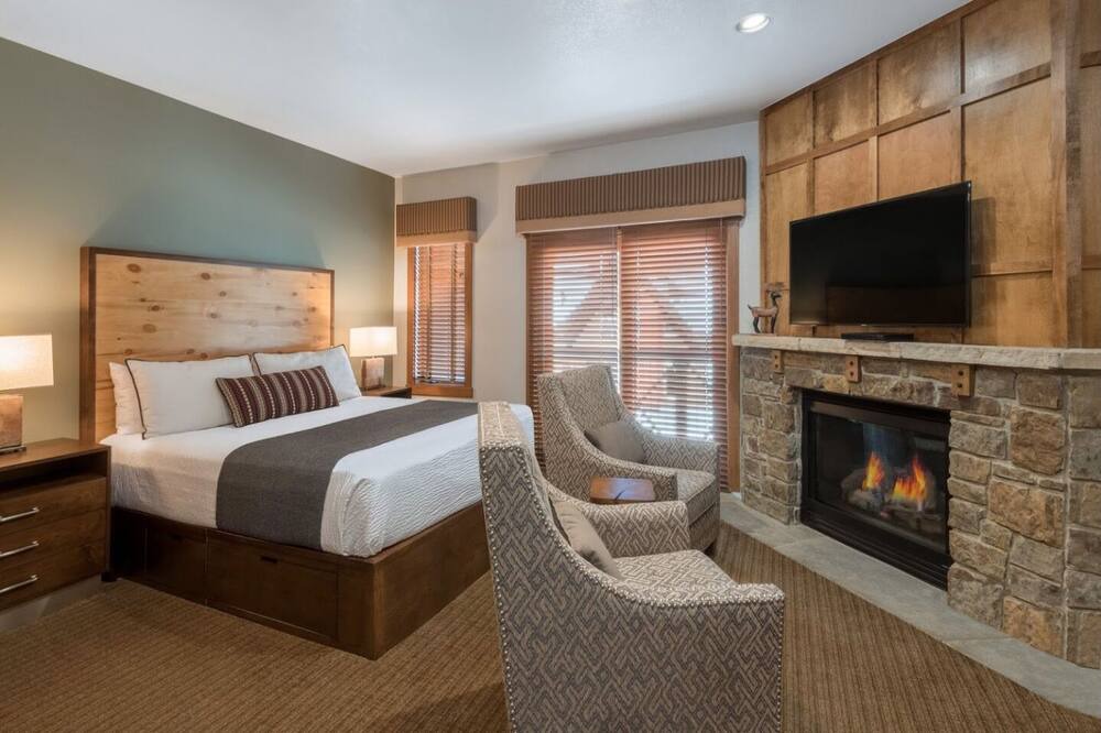 Photo of Bedroom in Peak 9