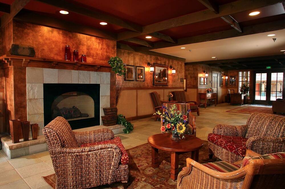 Photo of Livingroom in Peak 9