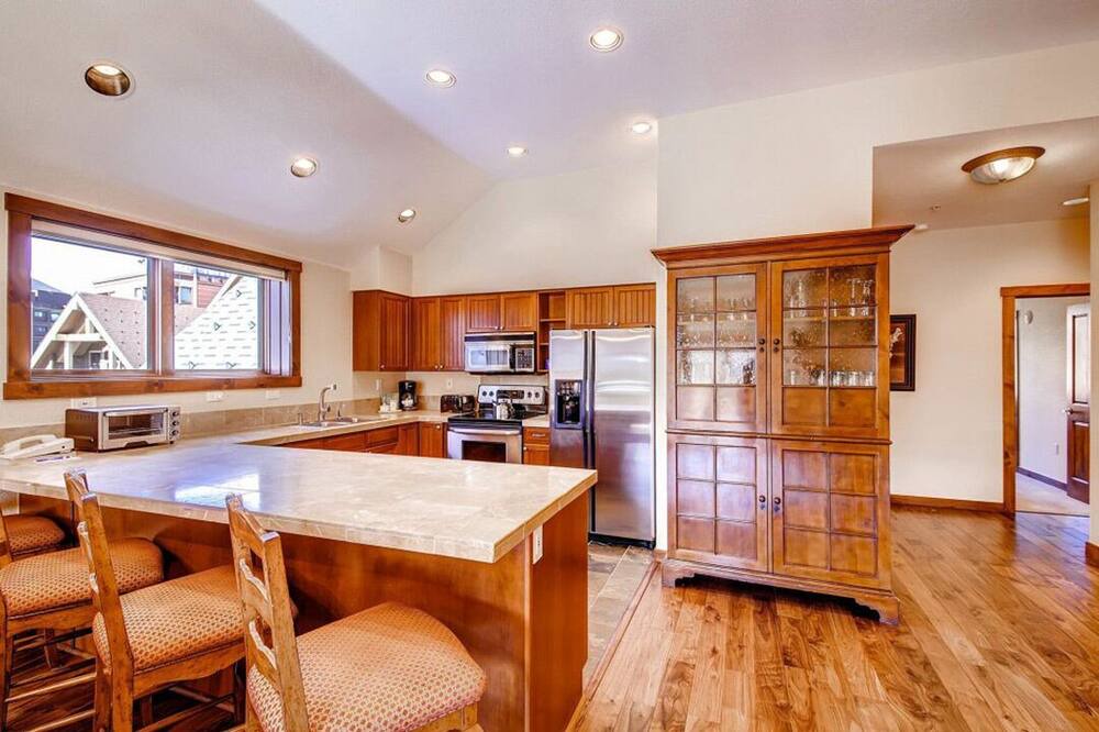 Photo of Kitchen in Peak 9
