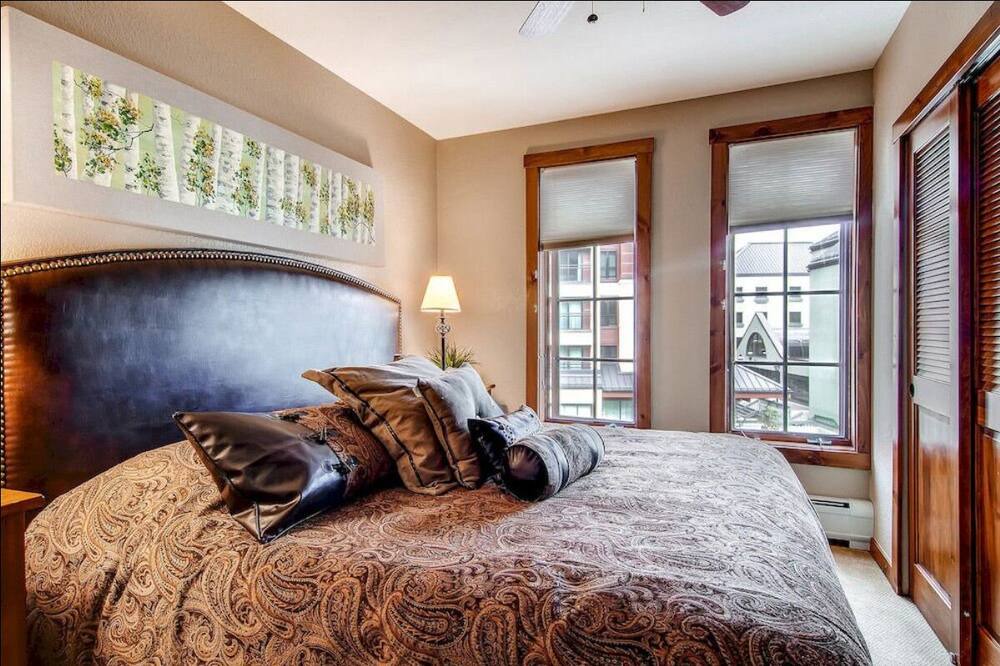 Photo of Bedroom in Peak 9