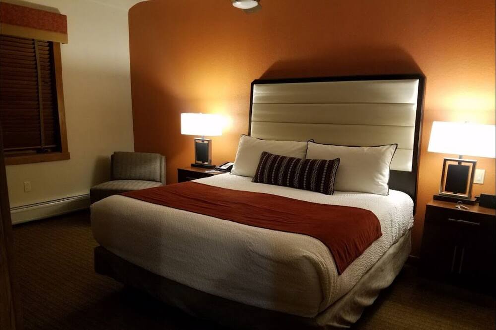 Photo of Bedroom in Peak 9