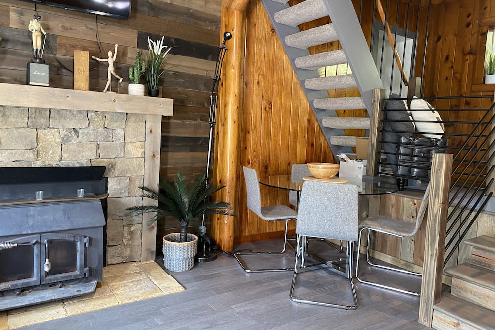 Photo of Livingroom in Evergreen