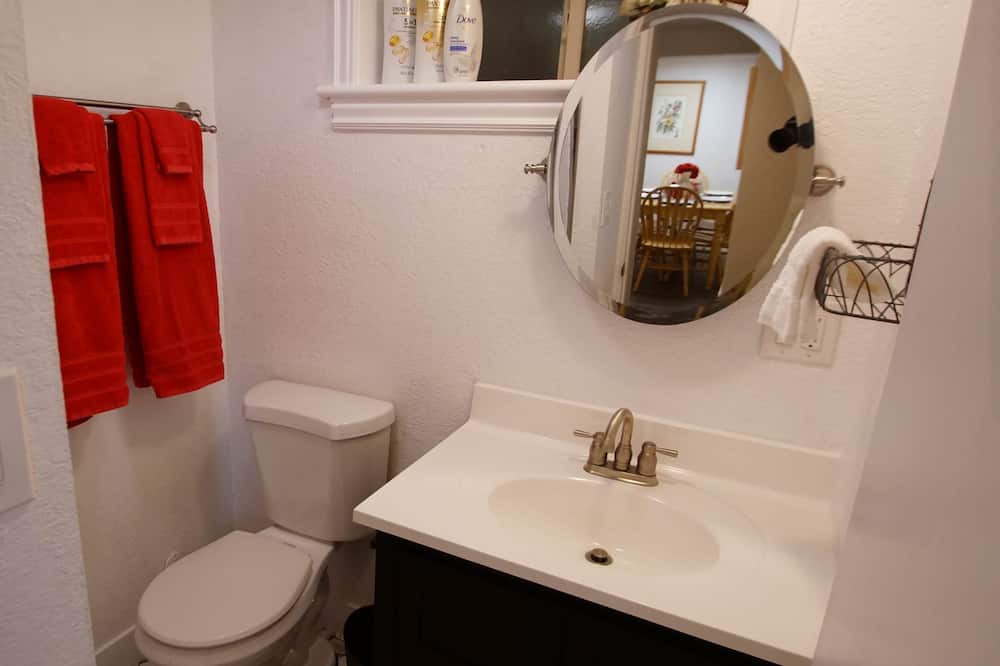 Photo of Bathroom in Golden