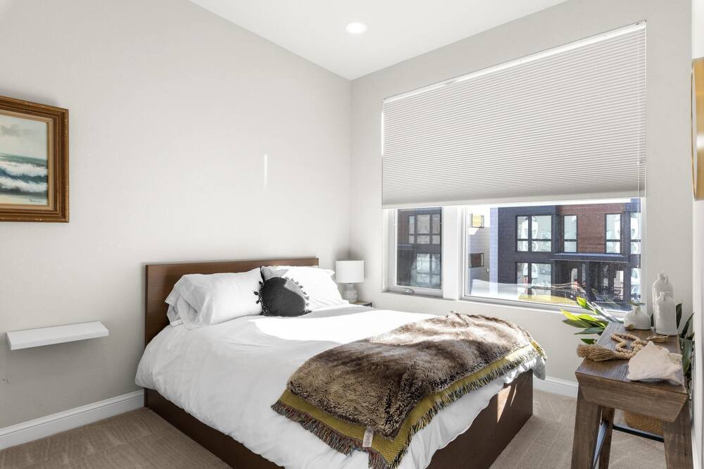 Photo of Bedroom in Lincoln Park
