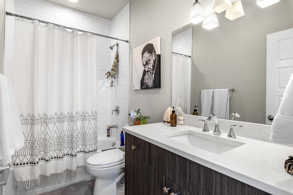 Photo of Bathroom in Lincoln Park