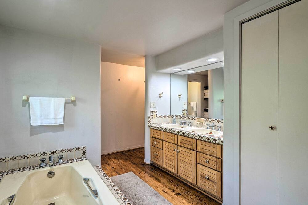 Photo of Bathroom in Broadmoor