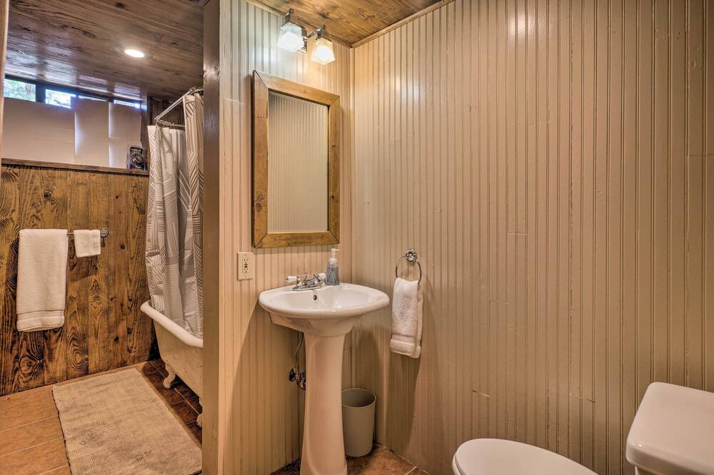 Photo of Bathroom in Broadmoor