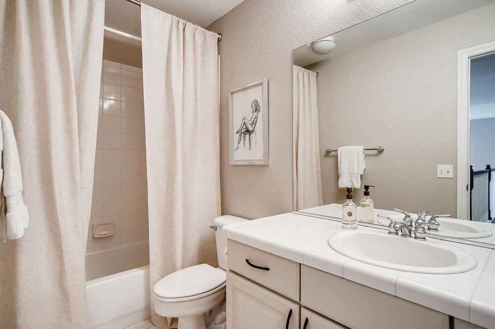 Photo of Bathroom in North Central Westminster