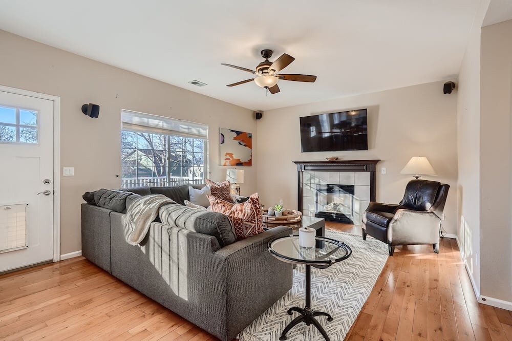 Photo of Livingroom in North Central Westminster