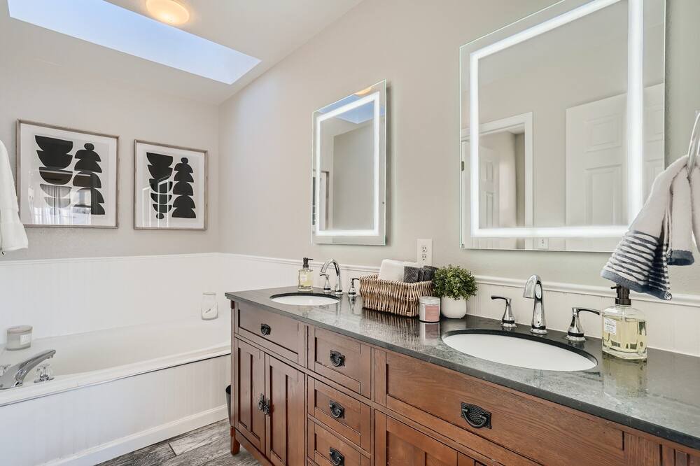 Photo of Bathroom in North Central Westminster