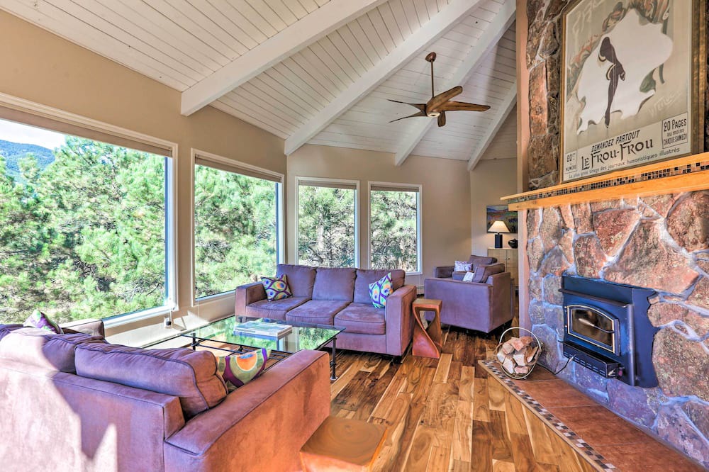 Photo of Livingroom in Evergreen