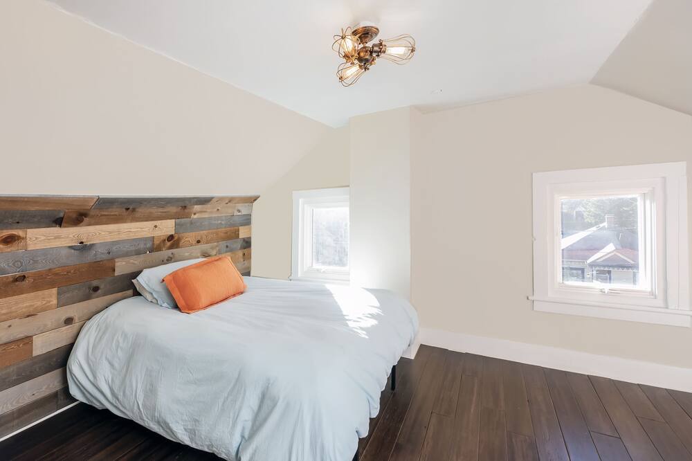 Photo of Bedroom in Central City