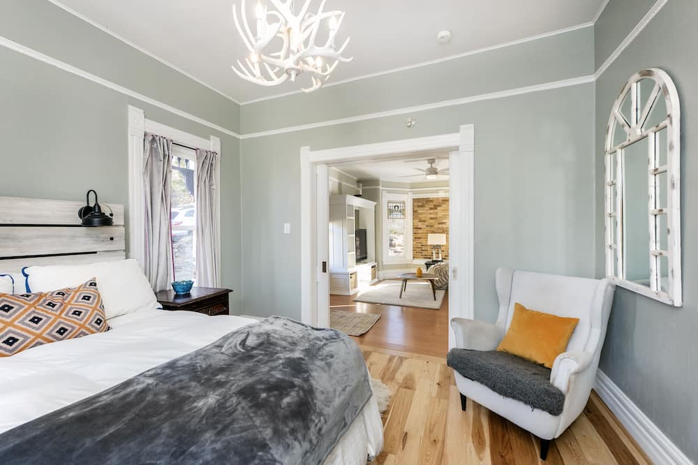 Photo of Bedroom in Central City