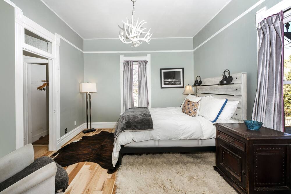Photo of Bedroom in Central City