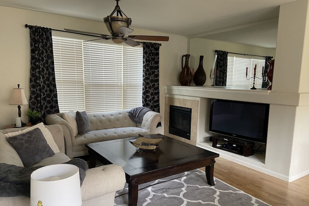 Photo of Livingroom in Broomfield