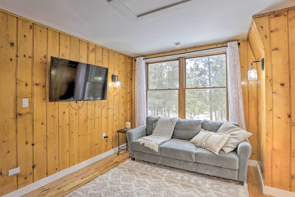 Photo of Bedroom in Evergreen Meadows