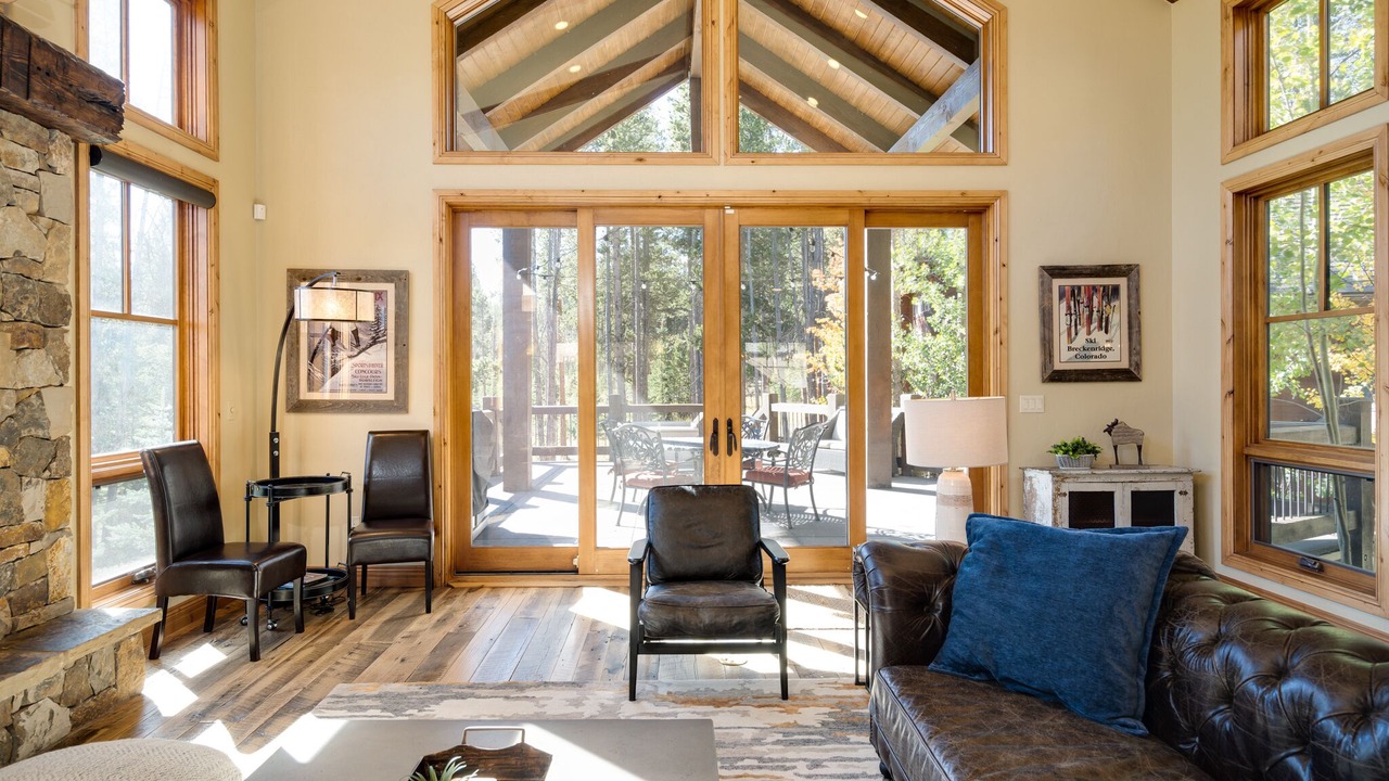 Photo of Livingroom in Warrior's Mark West
