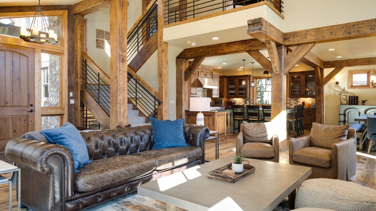 Photo of Livingroom in Warrior's Mark West