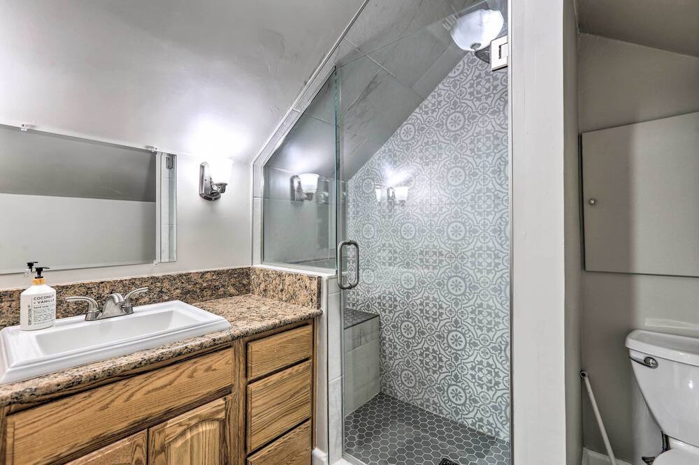 Photo of Bathroom in Central City