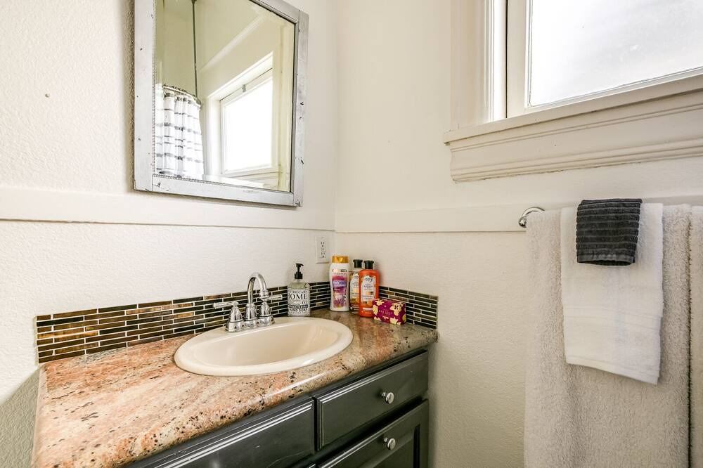 Photo of Bathroom in Newlands