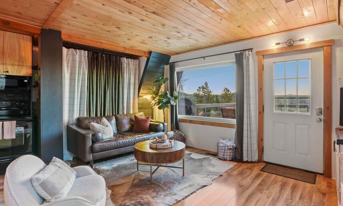 Photo of Livingroom in Evergreen