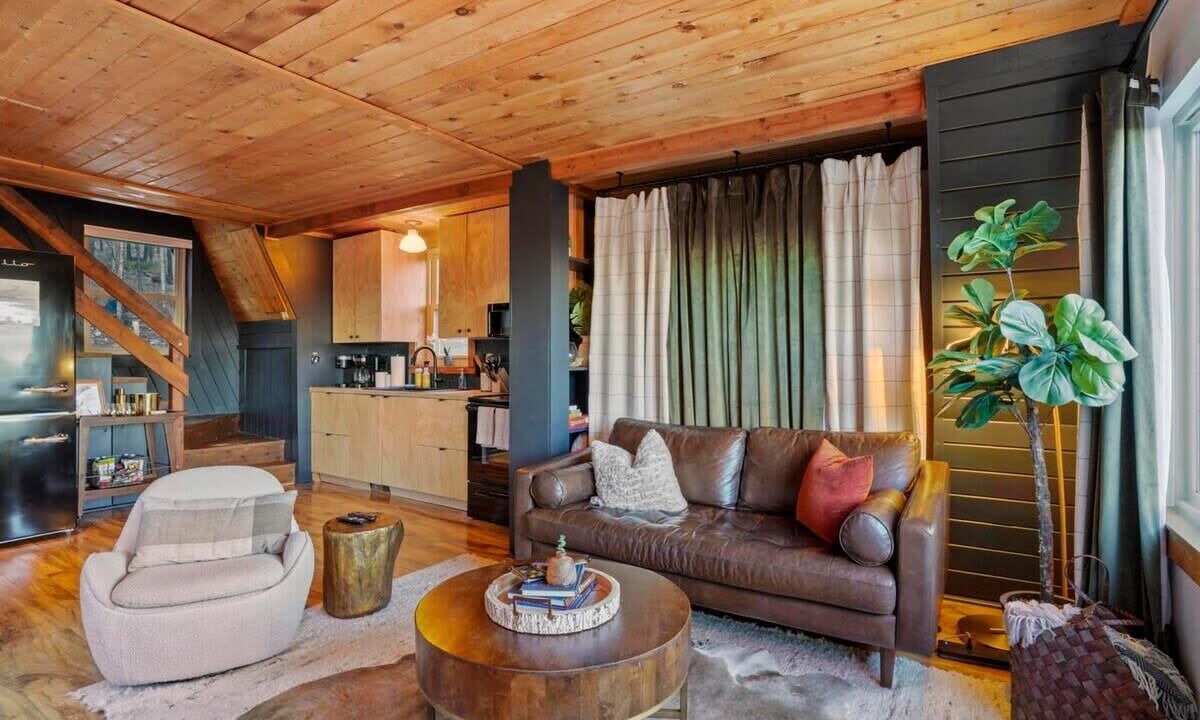 Photo of Livingroom in Evergreen