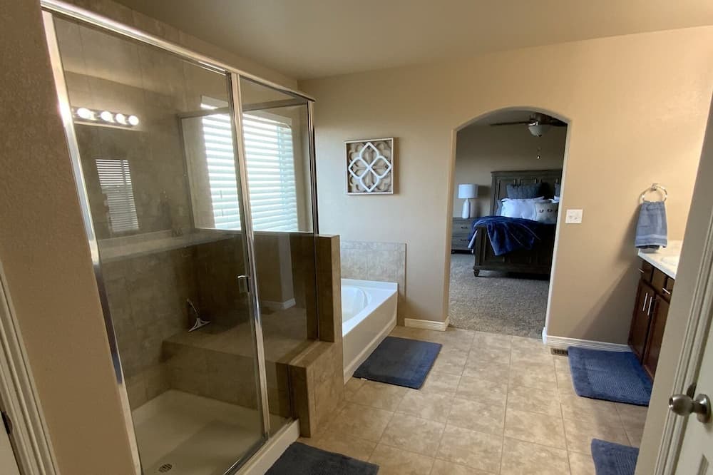 Photo of Bathroom in Cimarron Hills